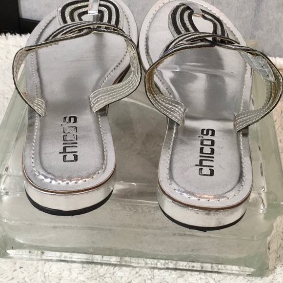 Chico’s silver & black thong sandals - Picture 4 of 7